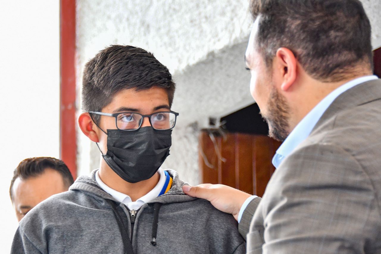 Ayuntamiento de Huamantla y Fundación CLISA cambian la vida de más de 100 jóvenes con lentes gratuitos